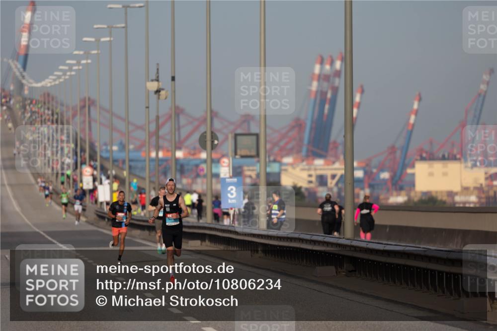 03.10.2026 - Köhlbrandbrückenlauf Michael Strokosch http://msf.ph/oto/10806234 03.10.2026 09:33:49 Position 3 3 meine-sportfotos.de