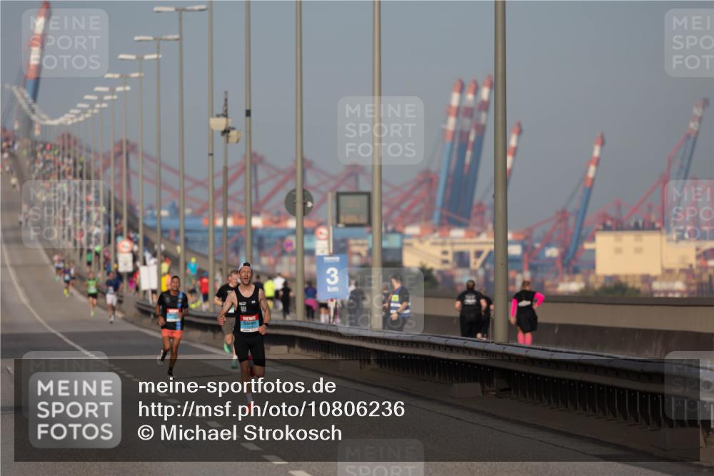 03.10.2026 - Köhlbrandbrückenlauf Michael Strokosch http://msf.ph/oto/10806236 03.10.2026 09:33:49 Position 3  meine-sportfotos.de