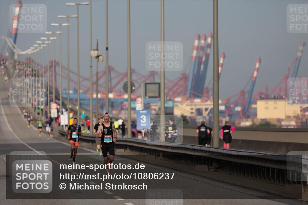 03.10.2026 - Köhlbrandbrückenlauf Michael Strokosch http://msf.ph/oto/10806237 03.10.2026 09:33:49 Position 3  meine-sportfotos.de
