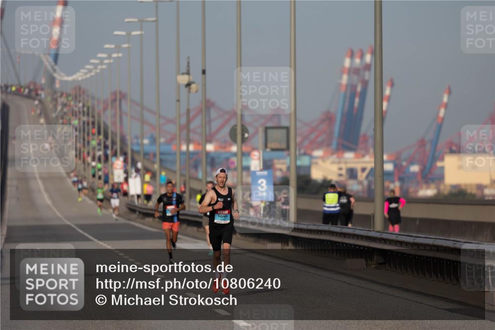 03.10.2026 - Köhlbrandbrückenlauf Michael Strokosch http://msf.ph/oto/10806240 03.10.2026 09:33:52 Position 3 31 meine-sportfotos.de