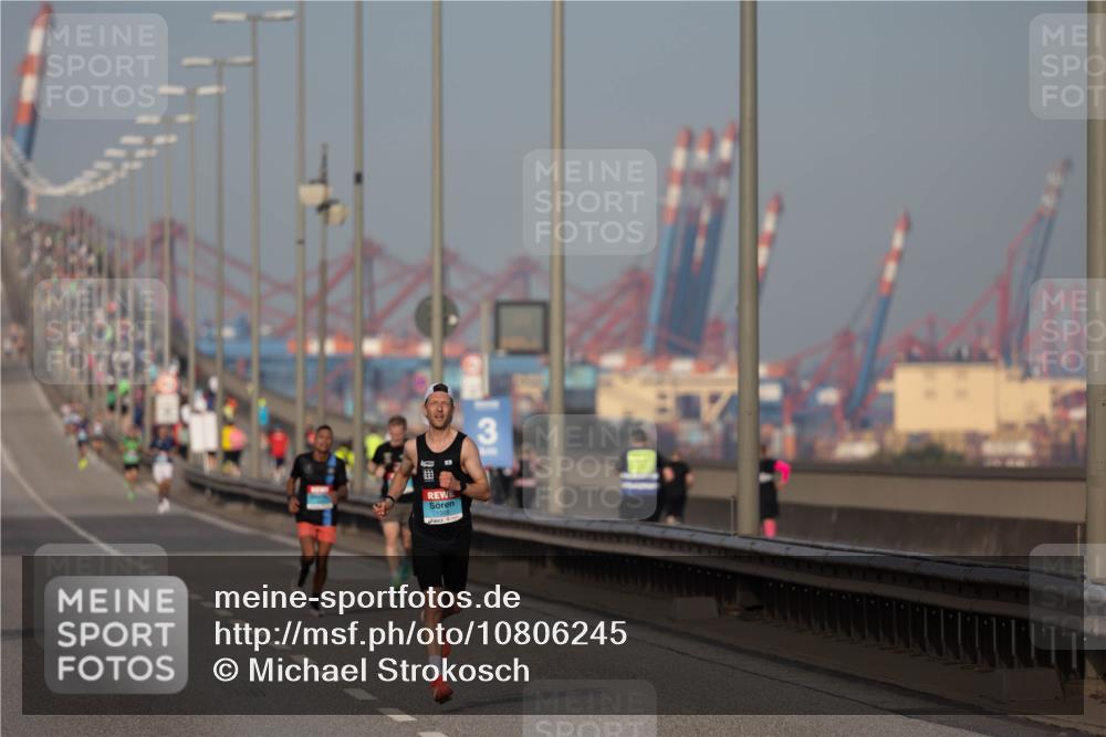03.10.2026 - Köhlbrandbrückenlauf Michael Strokosch http://msf.ph/oto/10806245 03.10.2026 09:33:54 Position 3 3 meine-sportfotos.de