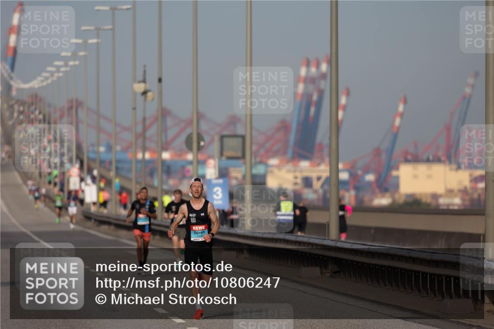 03.10.2026 - Köhlbrandbrückenlauf Michael Strokosch http://msf.ph/oto/10806247 03.10.2026 09:33:54 Position 3 3 meine-sportfotos.de
