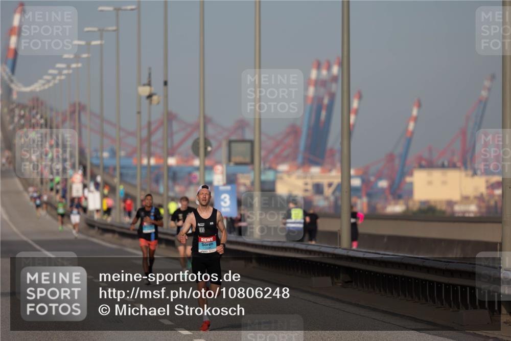 03.10.2026 - Köhlbrandbrückenlauf Michael Strokosch http://msf.ph/oto/10806248 03.10.2026 09:33:54 Position 3 3 meine-sportfotos.de