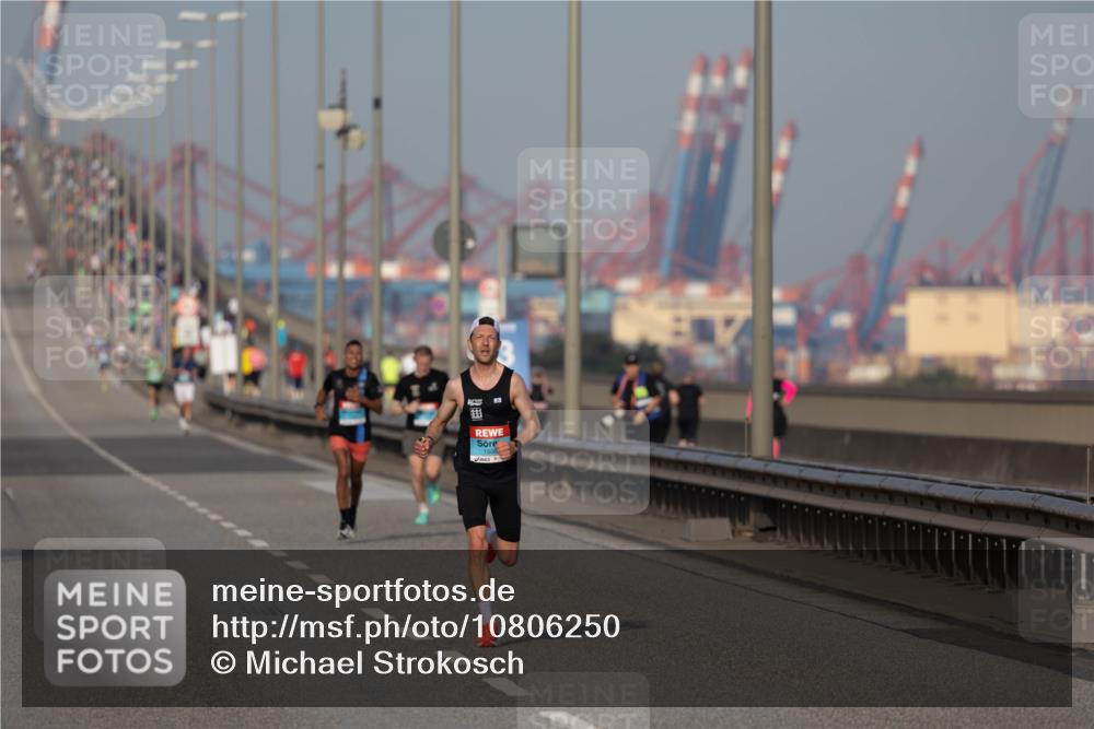 03.10.2026 - Köhlbrandbrückenlauf Michael Strokosch http://msf.ph/oto/10806250 03.10.2026 09:33:55 Position 3 1508 meine-sportfotos.de