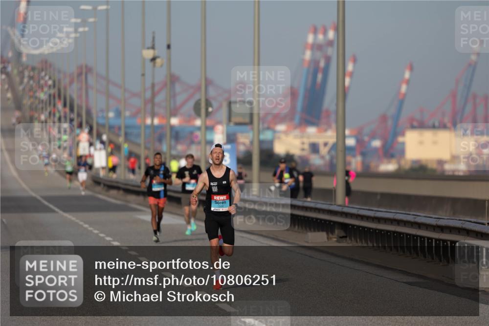 03.10.2026 - Köhlbrandbrückenlauf Michael Strokosch http://msf.ph/oto/10806251 03.10.2026 09:33:55 Position 3 1508 meine-sportfotos.de