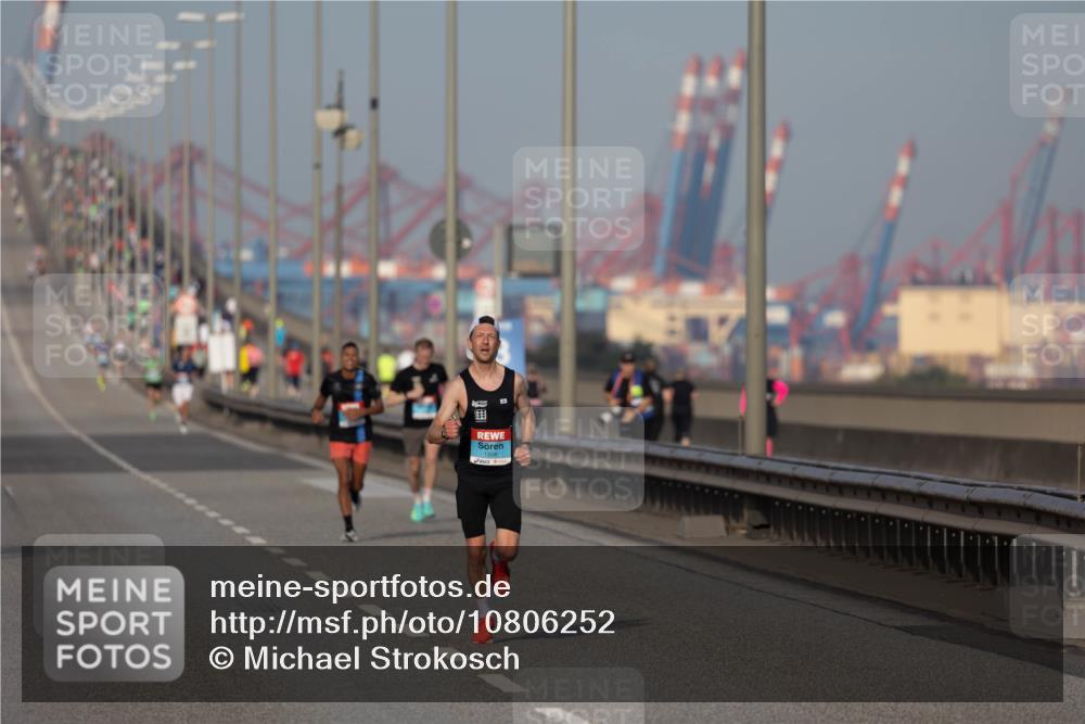 03.10.2026 - Köhlbrandbrückenlauf Michael Strokosch http://msf.ph/oto/10806252 03.10.2026 09:33:55 Position 3  meine-sportfotos.de
