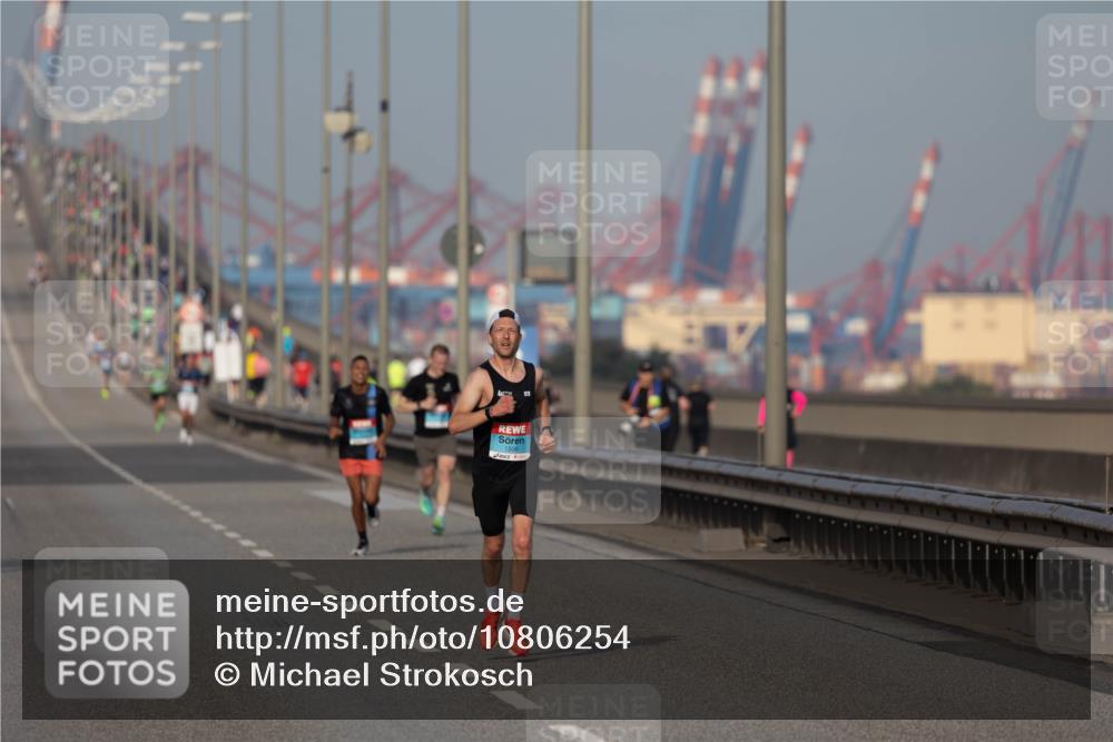 03.10.2026 - Köhlbrandbrückenlauf Michael Strokosch http://msf.ph/oto/10806254 03.10.2026 09:33:55 Position 3  meine-sportfotos.de