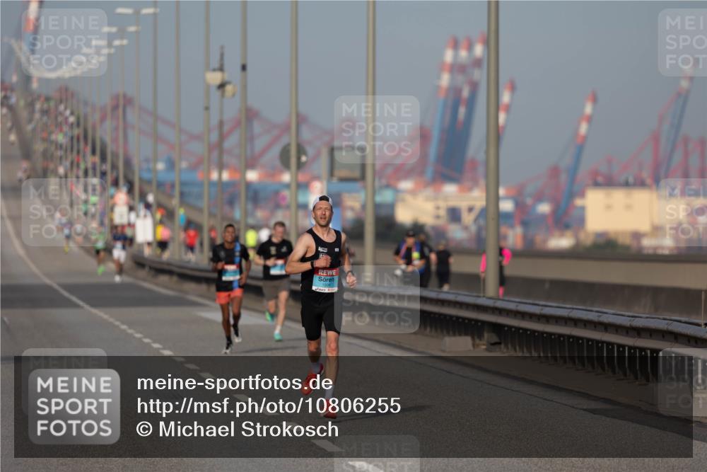 03.10.2026 - Köhlbrandbrückenlauf Michael Strokosch http://msf.ph/oto/10806255 03.10.2026 09:33:55 Position 3  meine-sportfotos.de