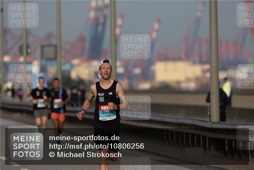 03.10.2026 - Köhlbrandbrückenlauf Michael Strokosch http://msf.ph/oto/10806256 03.10.2026 09:33:59 Position 3 1508 meine-sportfotos.de
