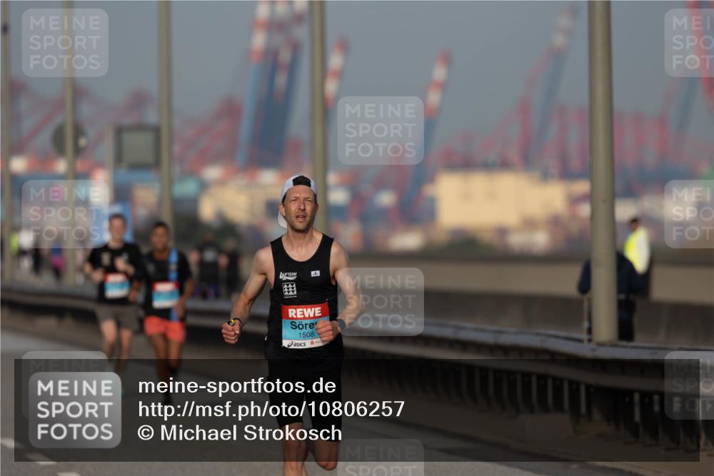03.10.2026 - Köhlbrandbrückenlauf Michael Strokosch http://msf.ph/oto/10806257 03.10.2026 09:33:59 Position 3 1508 meine-sportfotos.de