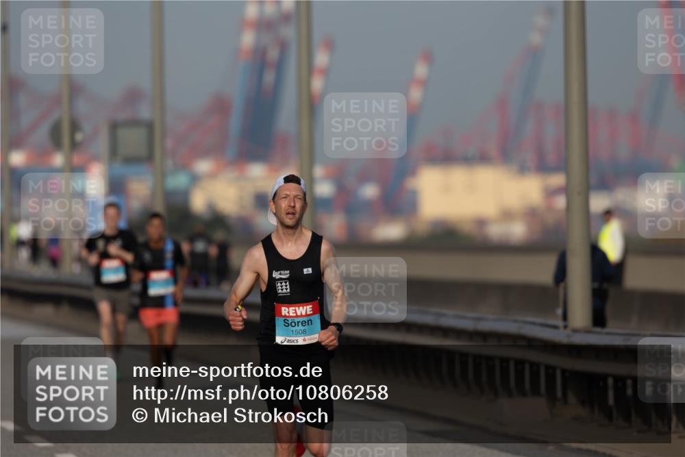 03.10.2026 - Köhlbrandbrückenlauf Michael Strokosch http://msf.ph/oto/10806258 03.10.2026 09:33:59 Position 3 2, 4, 1508 meine-sportfotos.de