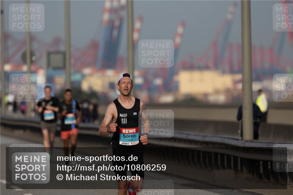 03.10.2026 - Köhlbrandbrückenlauf Michael Strokosch http://msf.ph/oto/10806259 03.10.2026 09:33:59 Position 3 4, 1508 meine-sportfotos.de