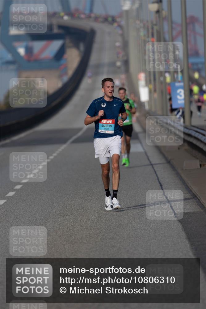03.10.2026 - Köhlbrandbrückenlauf Michael Strokosch http://msf.ph/oto/10806310 03.10.2026 09:34:36 Position 3 2131 meine-sportfotos.de