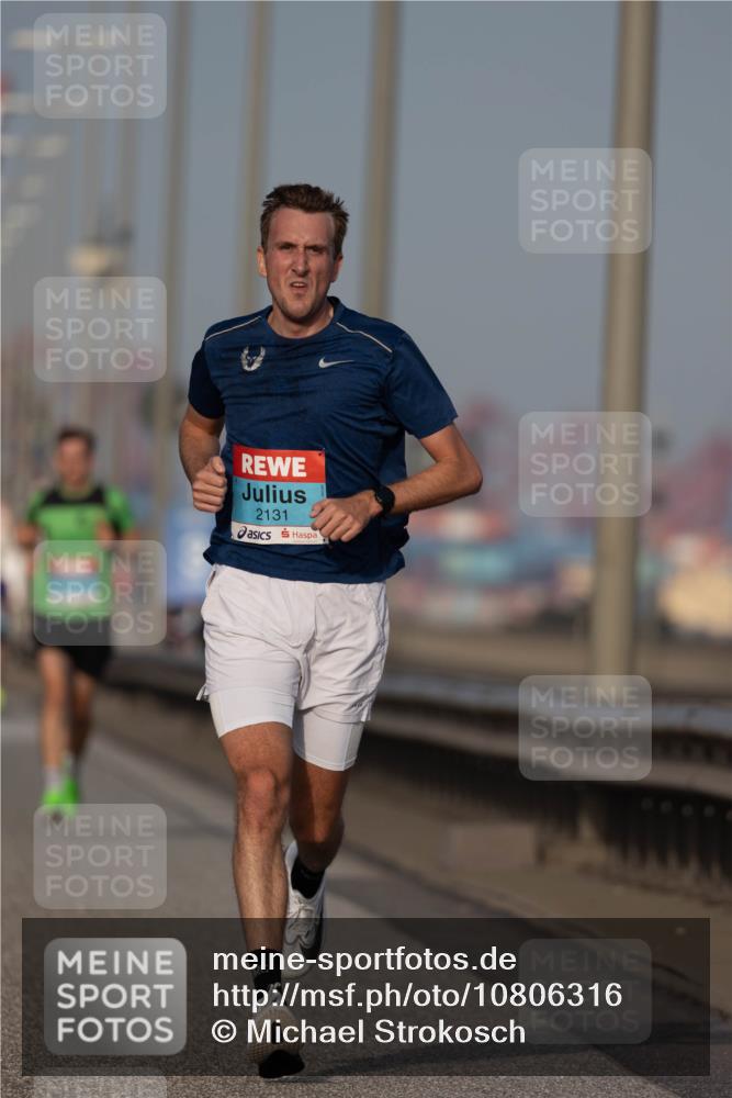 03.10.2026 - Köhlbrandbrückenlauf Michael Strokosch http://msf.ph/oto/10806316 03.10.2026 09:34:42 Position 3 2131 meine-sportfotos.de