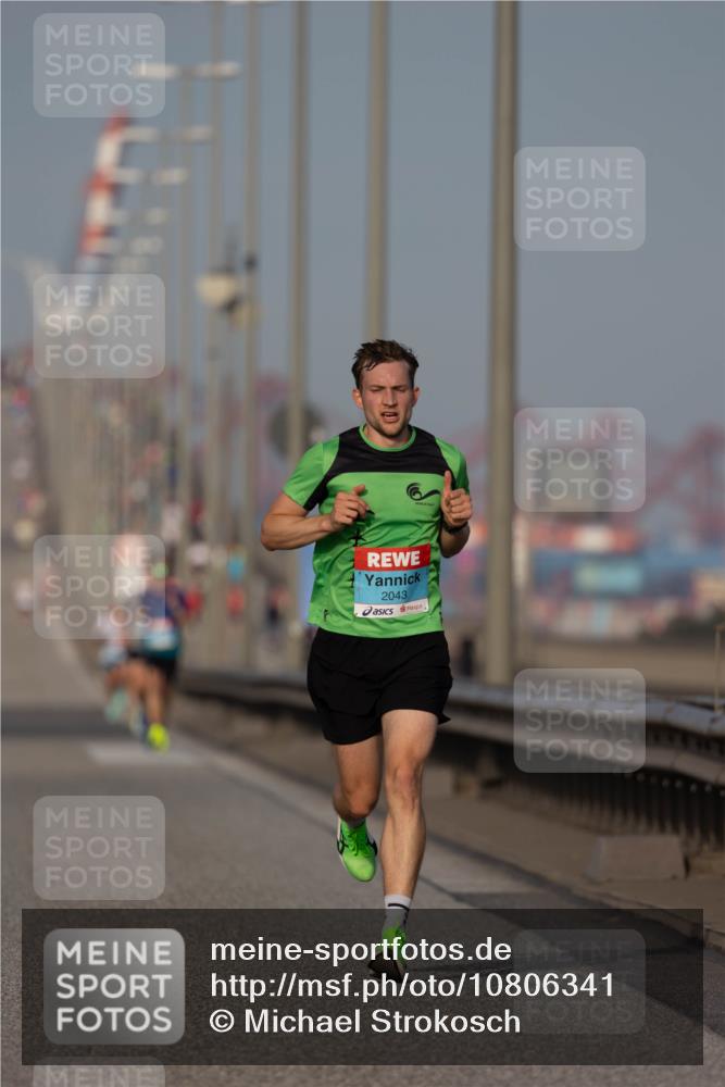 03.10.2026 - Köhlbrandbrückenlauf Michael Strokosch http://msf.ph/oto/10806341 03.10.2026 09:34:48 Position 3 2043 meine-sportfotos.de