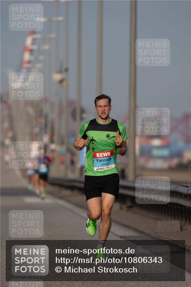 03.10.2026 - Köhlbrandbrückenlauf Michael Strokosch http://msf.ph/oto/10806343 03.10.2026 09:34:48 Position 3 30, 2043 meine-sportfotos.de