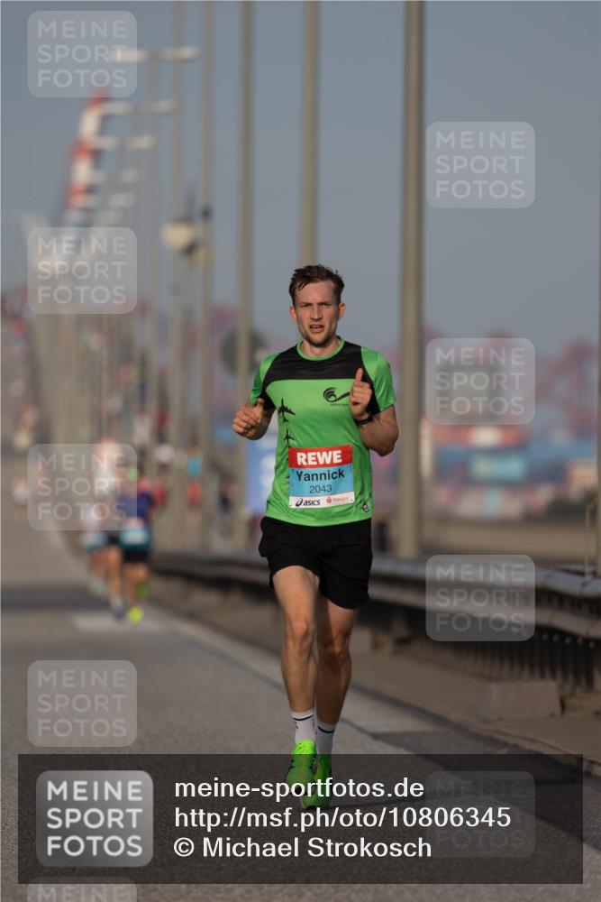 03.10.2026 - Köhlbrandbrückenlauf Michael Strokosch http://msf.ph/oto/10806345 03.10.2026 09:34:48 Position 3 2043 meine-sportfotos.de