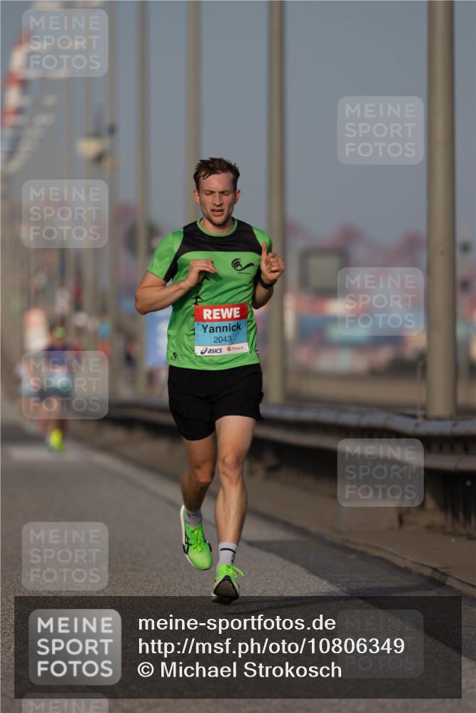 03.10.2026 - Köhlbrandbrückenlauf Michael Strokosch http://msf.ph/oto/10806349 03.10.2026 09:34:48 Position 3 2043 meine-sportfotos.de