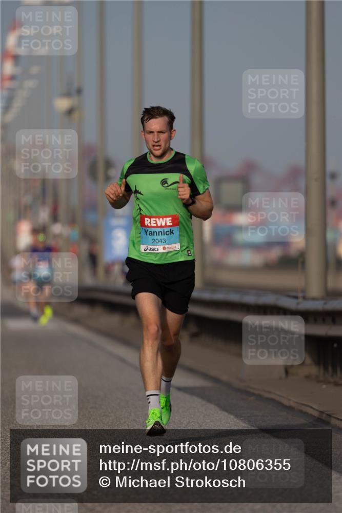03.10.2026 - Köhlbrandbrückenlauf Michael Strokosch http://msf.ph/oto/10806355 03.10.2026 09:34:49 Position 3 2043 meine-sportfotos.de