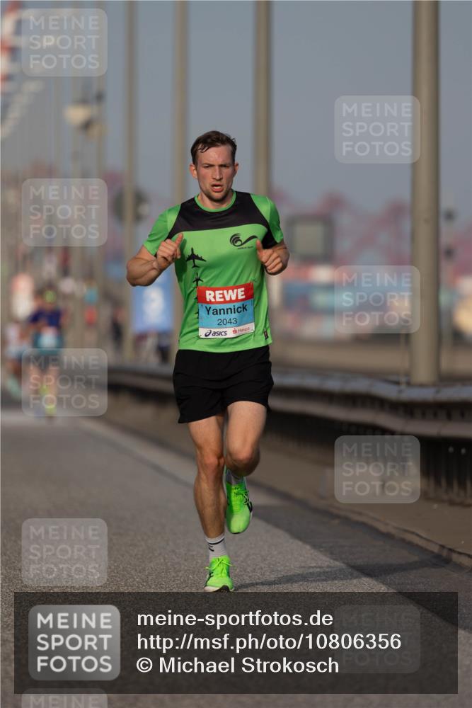 03.10.2026 - Köhlbrandbrückenlauf Michael Strokosch http://msf.ph/oto/10806356 03.10.2026 09:34:49 Position 3 2043 meine-sportfotos.de