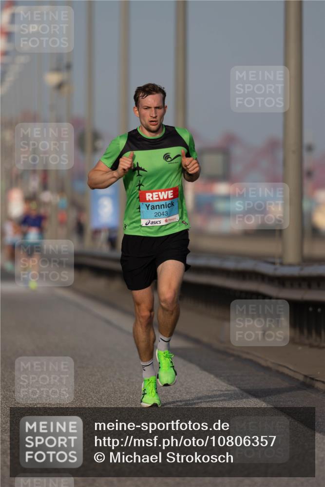 03.10.2026 - Köhlbrandbrückenlauf Michael Strokosch http://msf.ph/oto/10806357 03.10.2026 09:34:49 Position 3 2043 meine-sportfotos.de