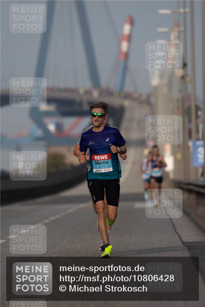 03.10.2026 - Köhlbrandbrückenlauf Michael Strokosch http://msf.ph/oto/10806428 03.10.2026 09:35:07 Position 3 2111 meine-sportfotos.de