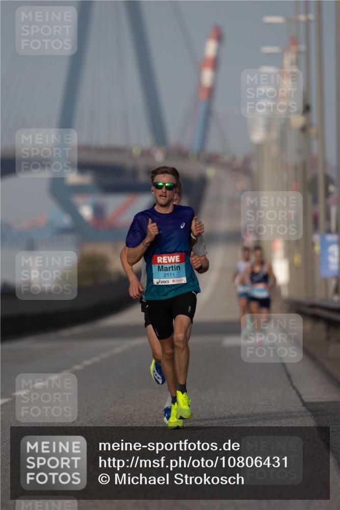 03.10.2026 - Köhlbrandbrückenlauf Michael Strokosch http://msf.ph/oto/10806431 03.10.2026 09:35:08 Position 3 2111 meine-sportfotos.de