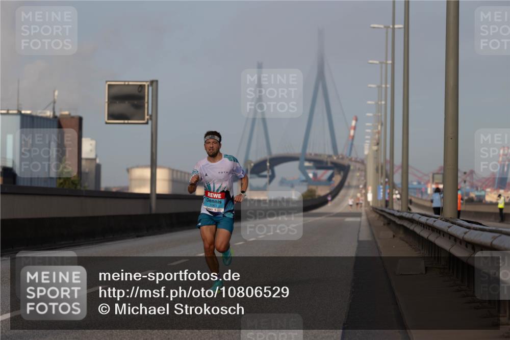 03.10.2026 - Köhlbrandbrückenlauf Michael Strokosch http://msf.ph/oto/10806529 03.10.2026 09:35:32 Position 3 1063 meine-sportfotos.de