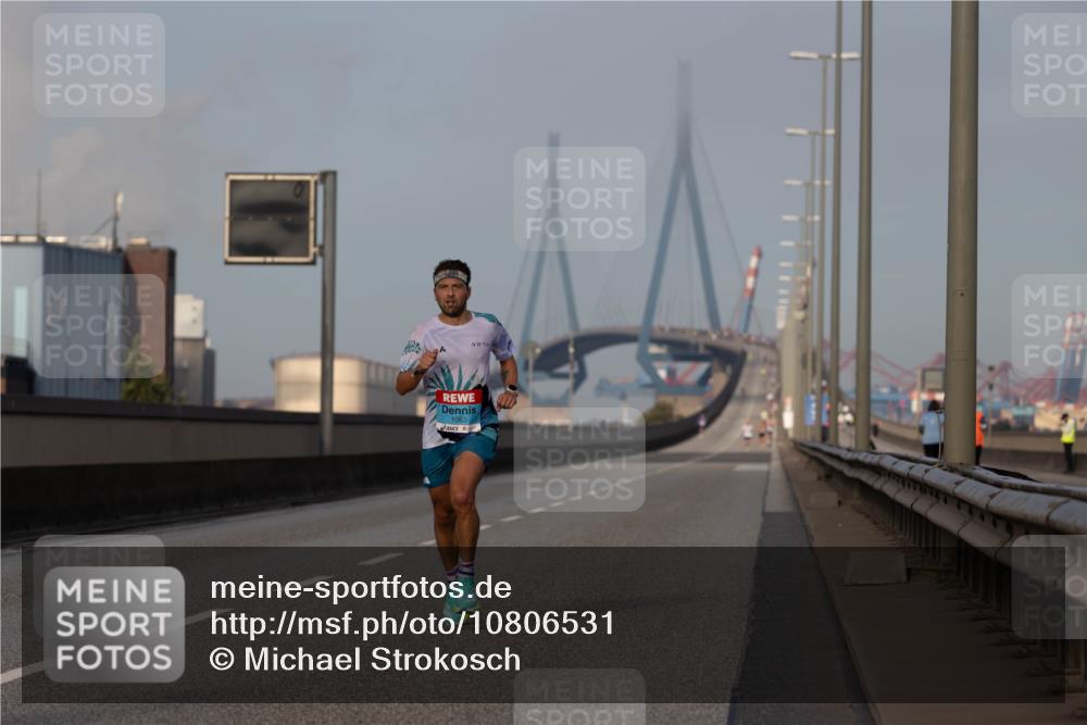 03.10.2026 - Köhlbrandbrückenlauf Michael Strokosch http://msf.ph/oto/10806531 03.10.2026 09:35:32 Position 3 1063 meine-sportfotos.de
