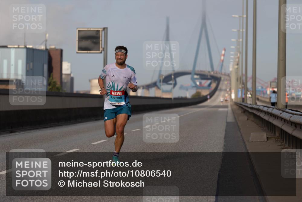 03.10.2026 - Köhlbrandbrückenlauf Michael Strokosch http://msf.ph/oto/10806540 03.10.2026 09:35:33 Position 3 1063 meine-sportfotos.de