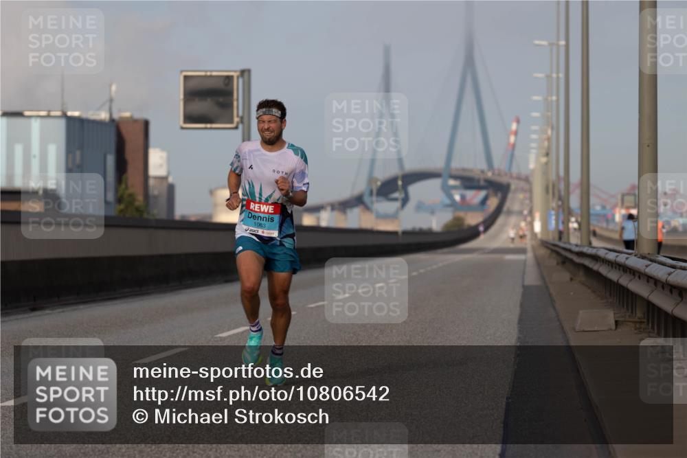 03.10.2026 - Köhlbrandbrückenlauf Michael Strokosch http://msf.ph/oto/10806542 03.10.2026 09:35:33 Position 3 1063 meine-sportfotos.de