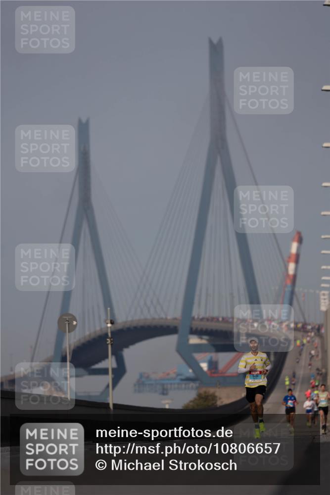 03.10.2026 - Köhlbrandbrückenlauf Michael Strokosch http://msf.ph/oto/10806657 03.10.2026 09:36:53 Position 3  meine-sportfotos.de