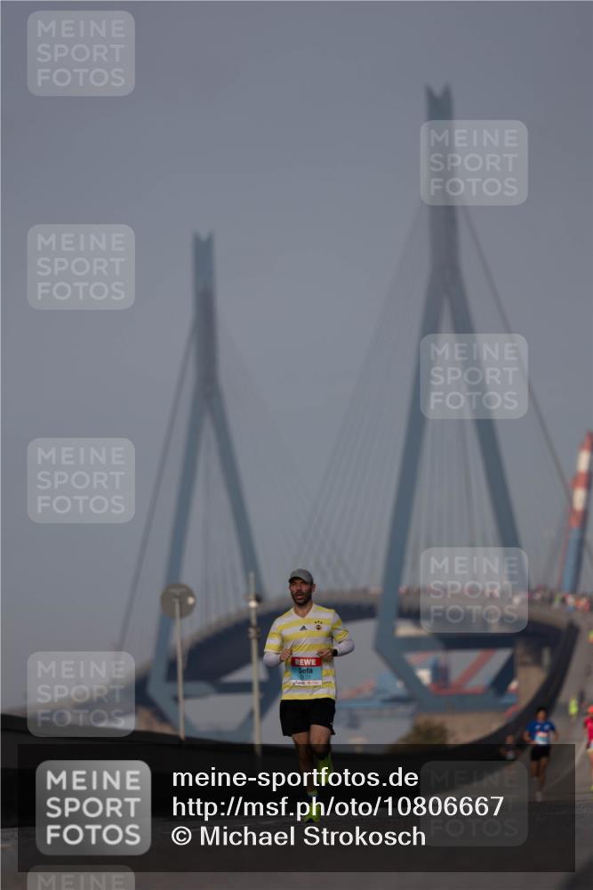 03.10.2026 - Köhlbrandbrückenlauf Michael Strokosch http://msf.ph/oto/10806667 03.10.2026 09:36:59 Position 3 2120 meine-sportfotos.de