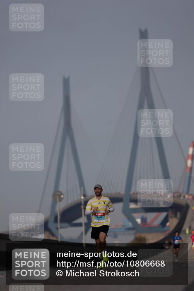 03.10.2026 - Köhlbrandbrückenlauf Michael Strokosch http://msf.ph/oto/10806668 03.10.2026 09:36:59 Position 3  meine-sportfotos.de