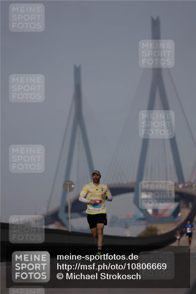 03.10.2026 - Köhlbrandbrückenlauf Michael Strokosch http://msf.ph/oto/10806669 03.10.2026 09:37:00 Position 3  meine-sportfotos.de
