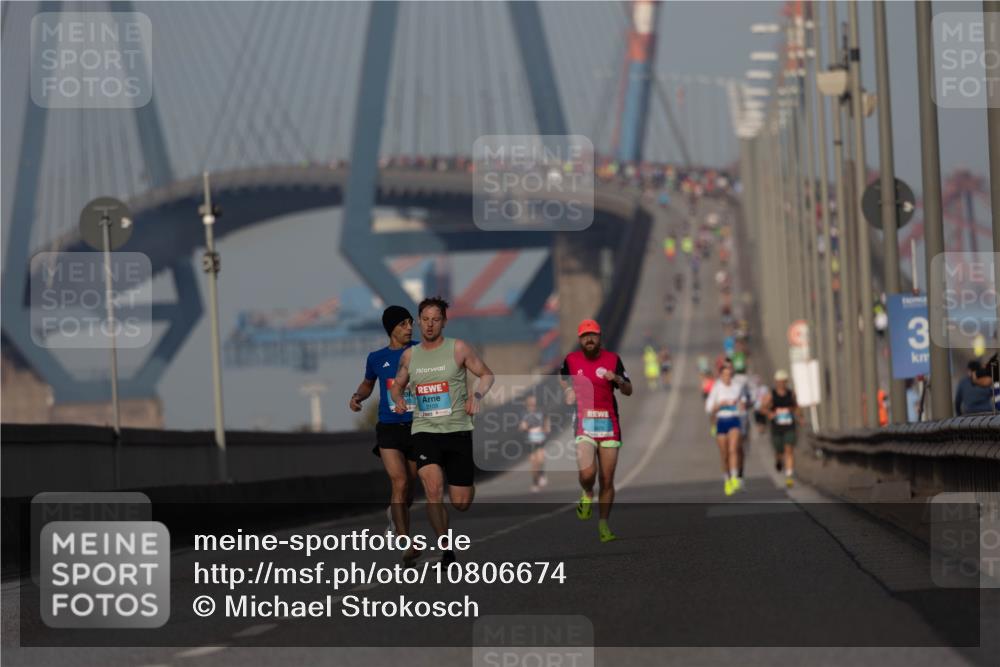 03.10.2026 - Köhlbrandbrückenlauf Michael Strokosch http://msf.ph/oto/10806674 03.10.2026 09:37:17 Position 3 3 meine-sportfotos.de