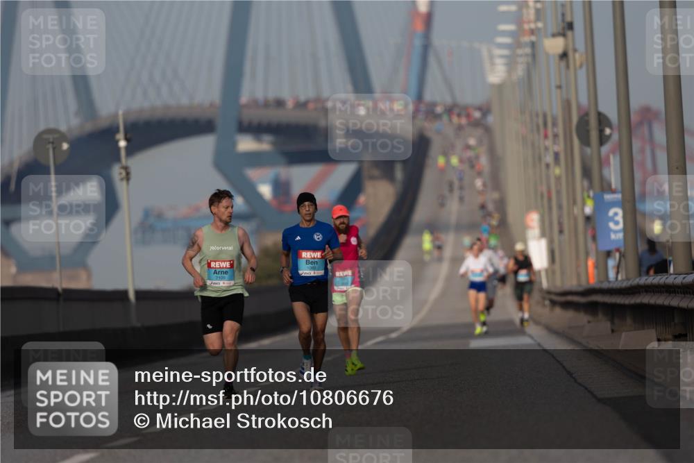 03.10.2026 - Köhlbrandbrückenlauf Michael Strokosch http://msf.ph/oto/10806676 03.10.2026 09:37:19 Position 3 1083, 2109, 3 meine-sportfotos.de