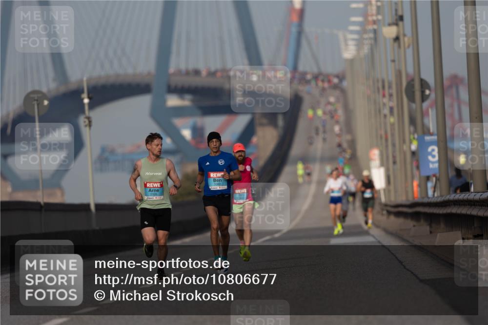 03.10.2026 - Köhlbrandbrückenlauf Michael Strokosch http://msf.ph/oto/10806677 03.10.2026 09:37:19 Position 3 2109, 1083, 33, 44440 meine-sportfotos.de