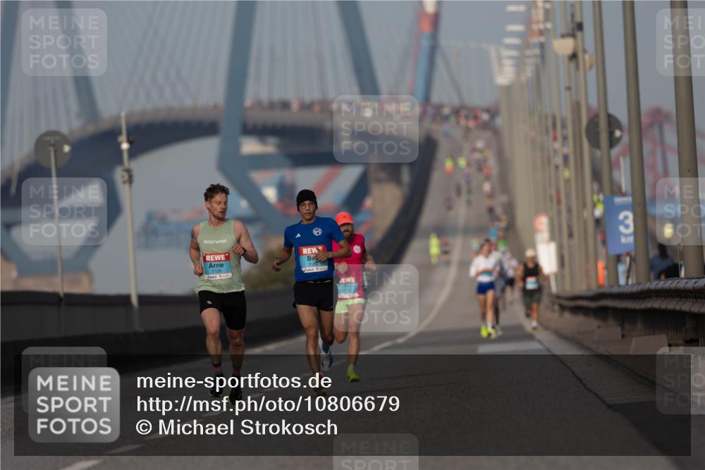 03.10.2026 - Köhlbrandbrückenlauf Michael Strokosch http://msf.ph/oto/10806679 03.10.2026 09:37:19 Position 3 2109, 1083, 33 meine-sportfotos.de