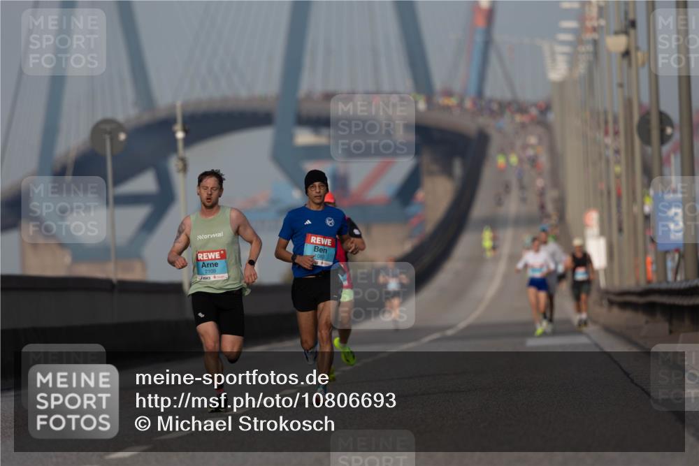 03.10.2026 - Köhlbrandbrückenlauf Michael Strokosch http://msf.ph/oto/10806693 03.10.2026 09:37:21 Position 3 2109, 1083, 3 meine-sportfotos.de