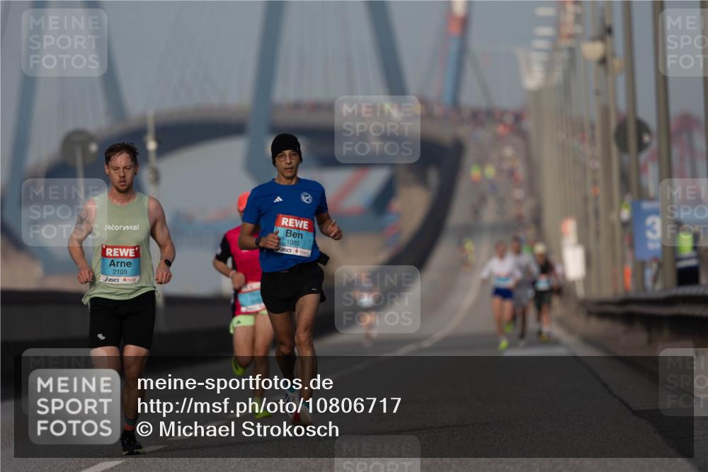 03.10.2026 - Köhlbrandbrückenlauf Michael Strokosch http://msf.ph/oto/10806717 03.10.2026 09:37:24 Position 3 210, 2109, 1083 meine-sportfotos.de