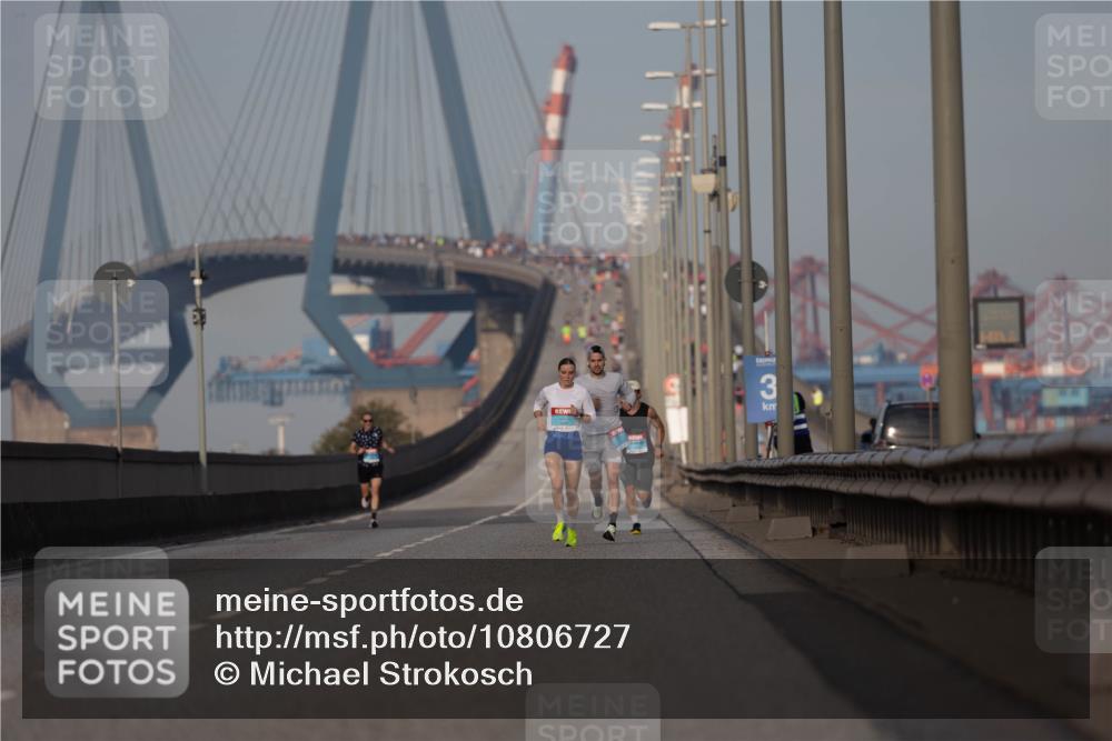 03.10.2026 - Köhlbrandbrückenlauf Michael Strokosch http://msf.ph/oto/10806727 03.10.2026 09:37:37 Position 3 3 meine-sportfotos.de