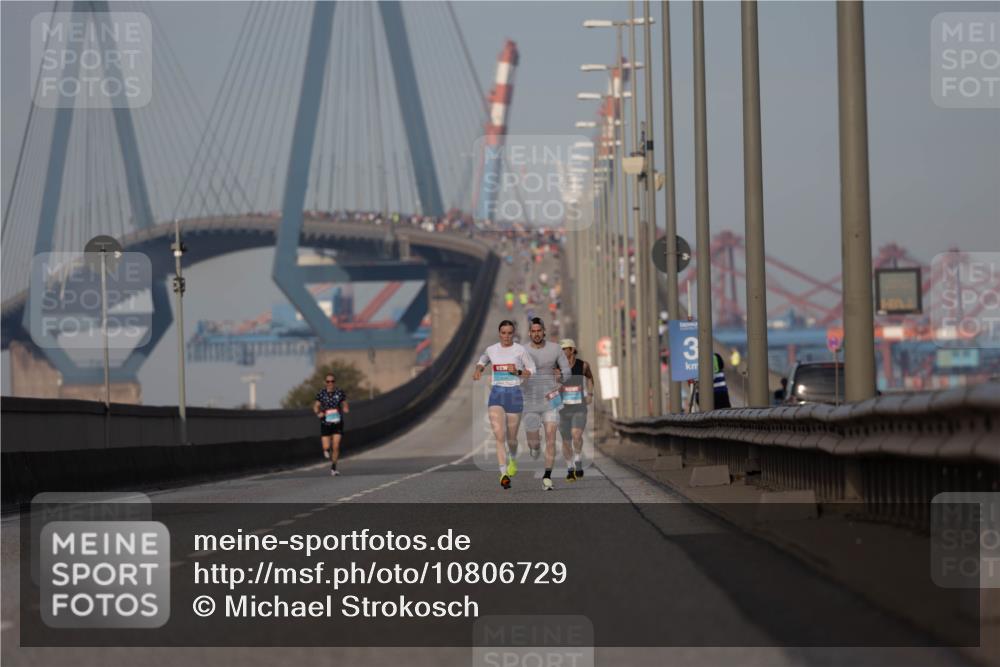 03.10.2026 - Köhlbrandbrückenlauf Michael Strokosch http://msf.ph/oto/10806729 03.10.2026 09:37:37 Position 3 3 meine-sportfotos.de