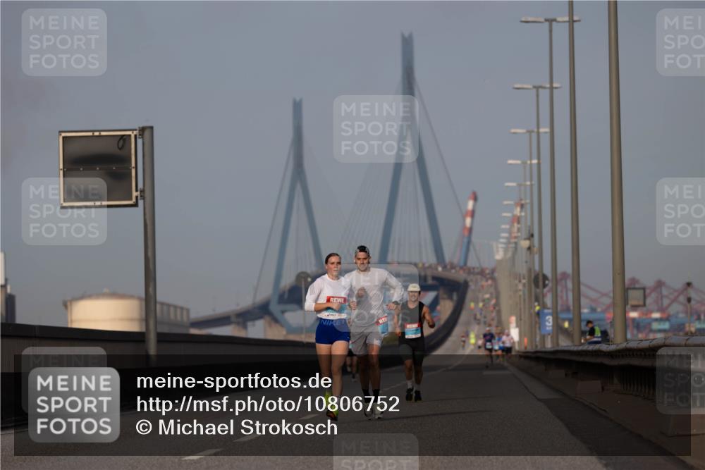 03.10.2026 - Köhlbrandbrückenlauf Michael Strokosch http://msf.ph/oto/10806752 03.10.2026 09:37:51 Position 3  meine-sportfotos.de
