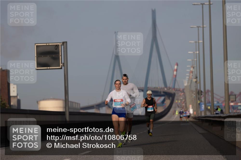 03.10.2026 - Köhlbrandbrückenlauf Michael Strokosch http://msf.ph/oto/10806758 03.10.2026 09:37:53 Position 3  meine-sportfotos.de