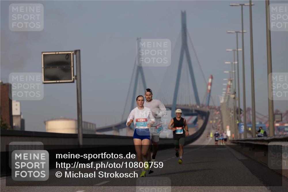 03.10.2026 - Köhlbrandbrückenlauf Michael Strokosch http://msf.ph/oto/10806759 03.10.2026 09:37:53 Position 3 3849 meine-sportfotos.de