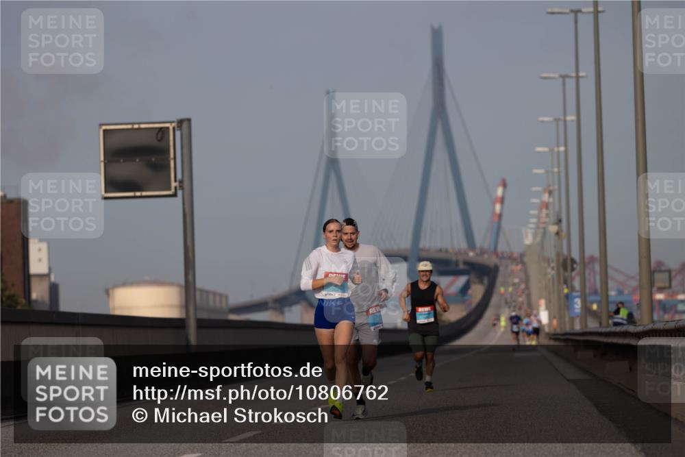 03.10.2026 - Köhlbrandbrückenlauf Michael Strokosch http://msf.ph/oto/10806762 03.10.2026 09:37:53 Position 3  meine-sportfotos.de