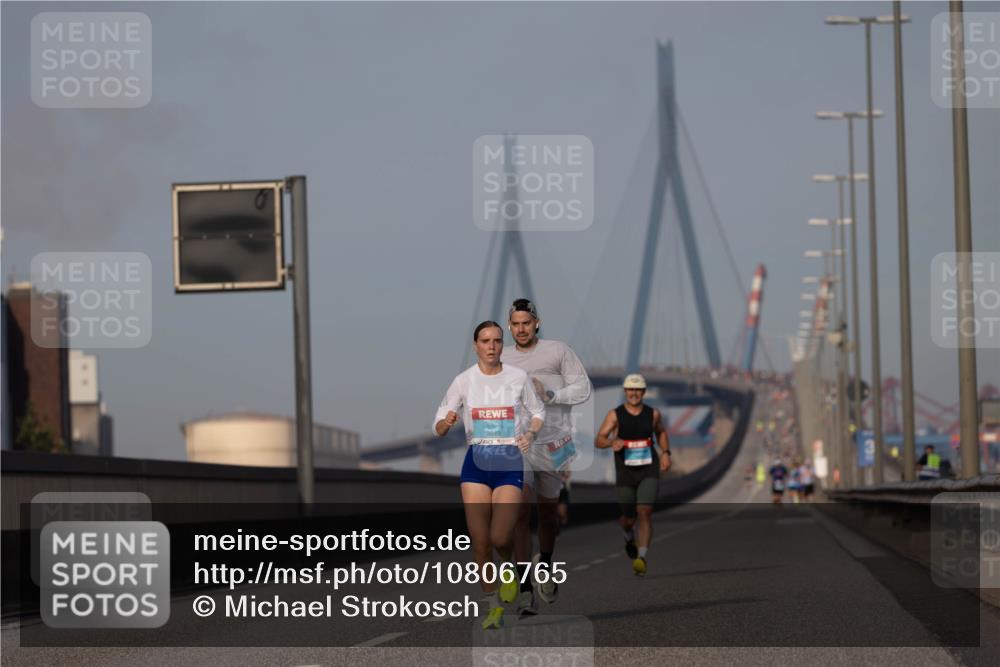 03.10.2026 - Köhlbrandbrückenlauf Michael Strokosch http://msf.ph/oto/10806765 03.10.2026 09:37:53 Position 3 3849 meine-sportfotos.de
