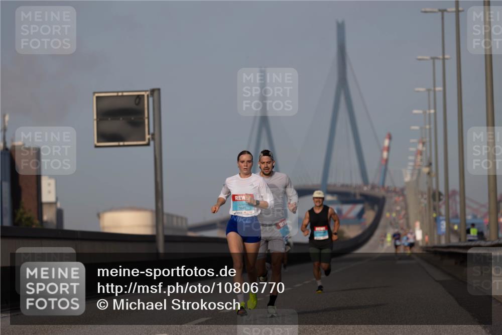 03.10.2026 - Köhlbrandbrückenlauf Michael Strokosch http://msf.ph/oto/10806770 03.10.2026 09:37:54 Position 3 3849 meine-sportfotos.de