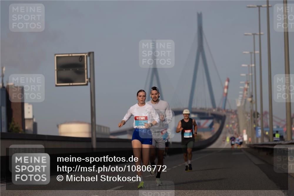 03.10.2026 - Köhlbrandbrückenlauf Michael Strokosch http://msf.ph/oto/10806772 03.10.2026 09:37:54 Position 3 3849 meine-sportfotos.de